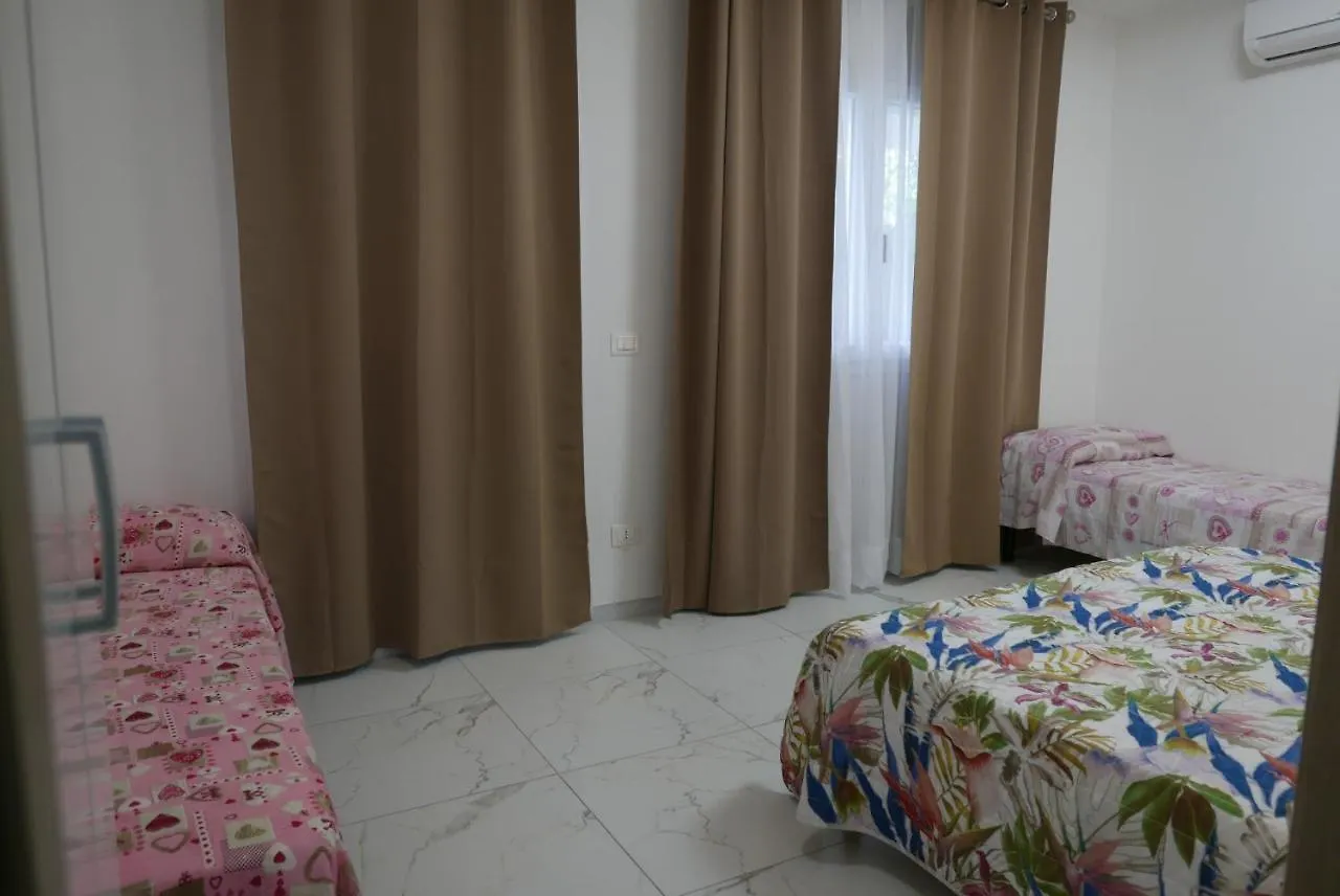 Saturnotel & Family Suite Μπιμπιόνε 0*,